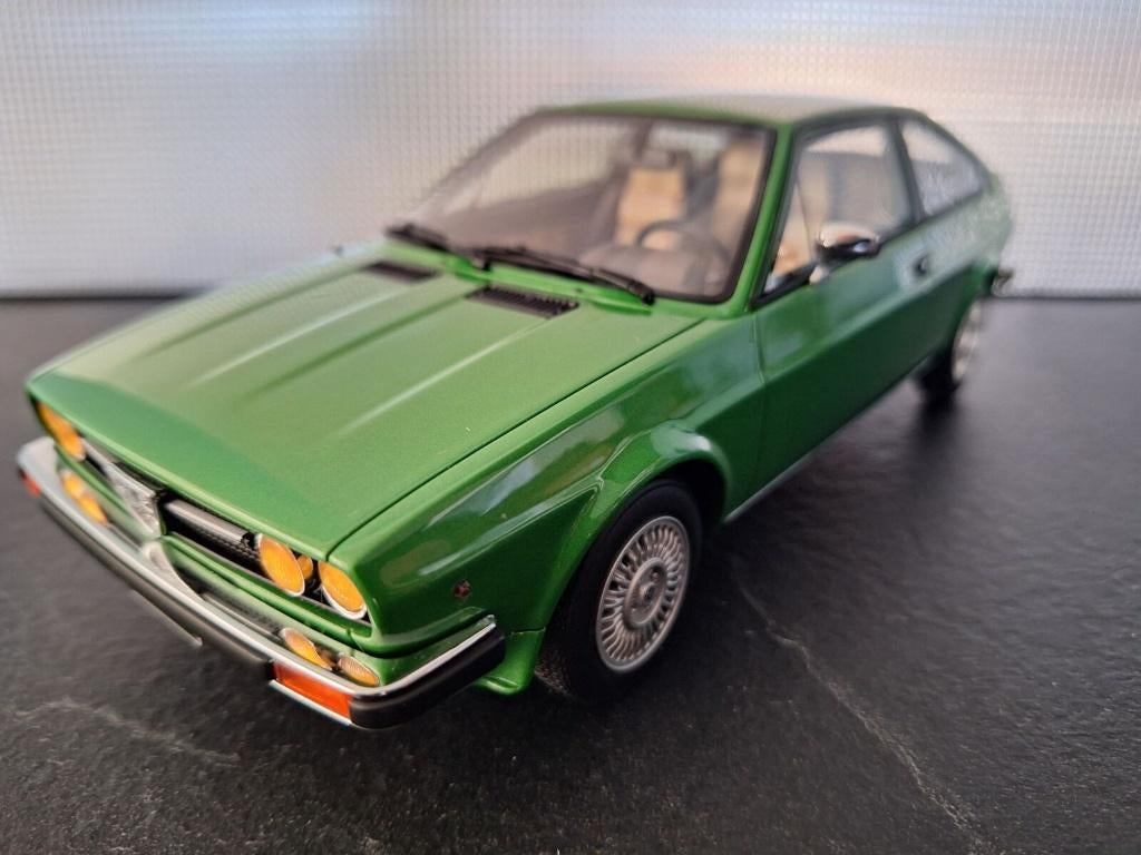Alfa Romeo Sud Sprint 1976 Schaal 1:18, Hobby en Vrije tijd, Modelauto's | 1:18, Ottomobile, OttOMobile, Auto, Ophalen of Verzenden