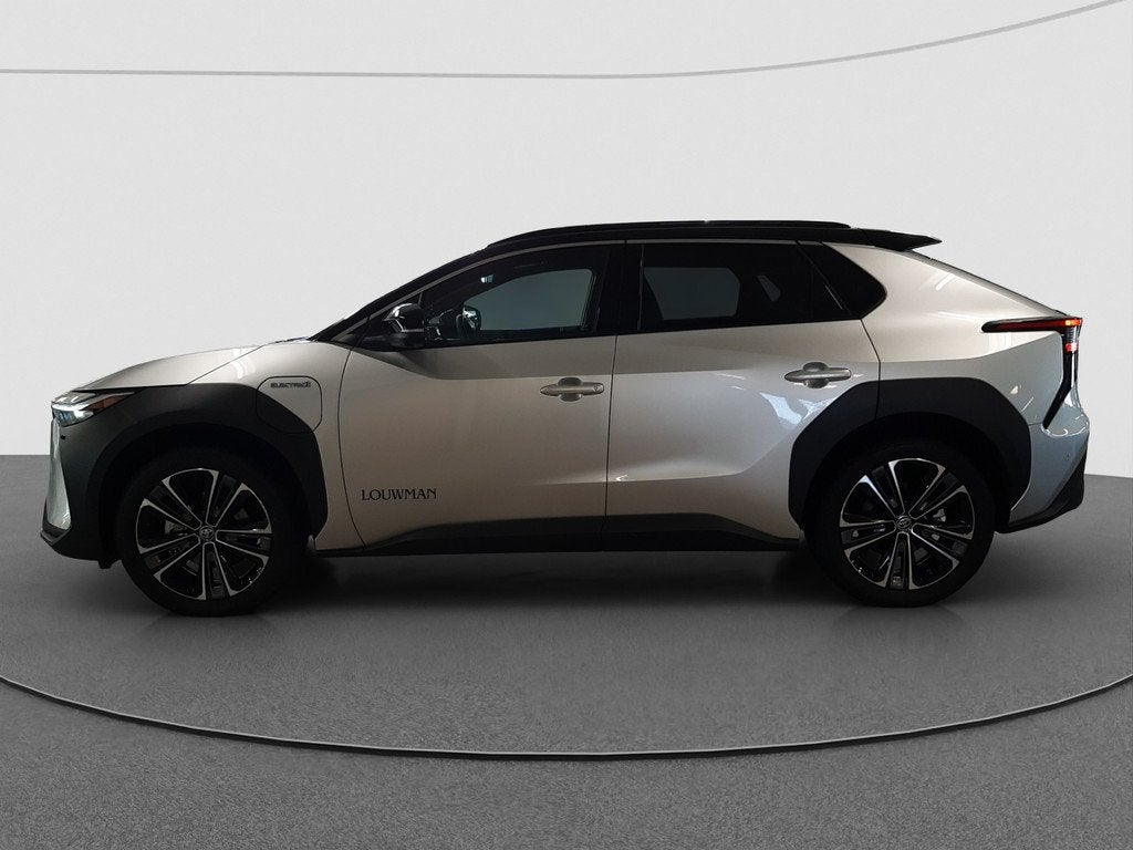 Toyota Bz4x Premium 4WD 71 kWh Panoramadak | BTW voertuig |, Auto's, Toyota, Automaat, 12 maanden, Gebruikt, 750 kg