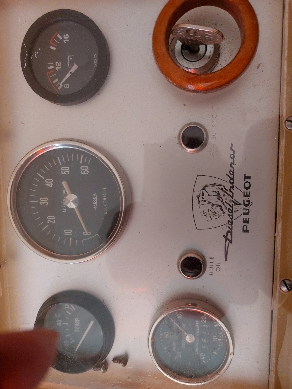 Dashboard Peugeot indenor met sleutel en kabel, Ophalen, Gebruikt, Motor en Techniek, Zeilboot of Motorboot