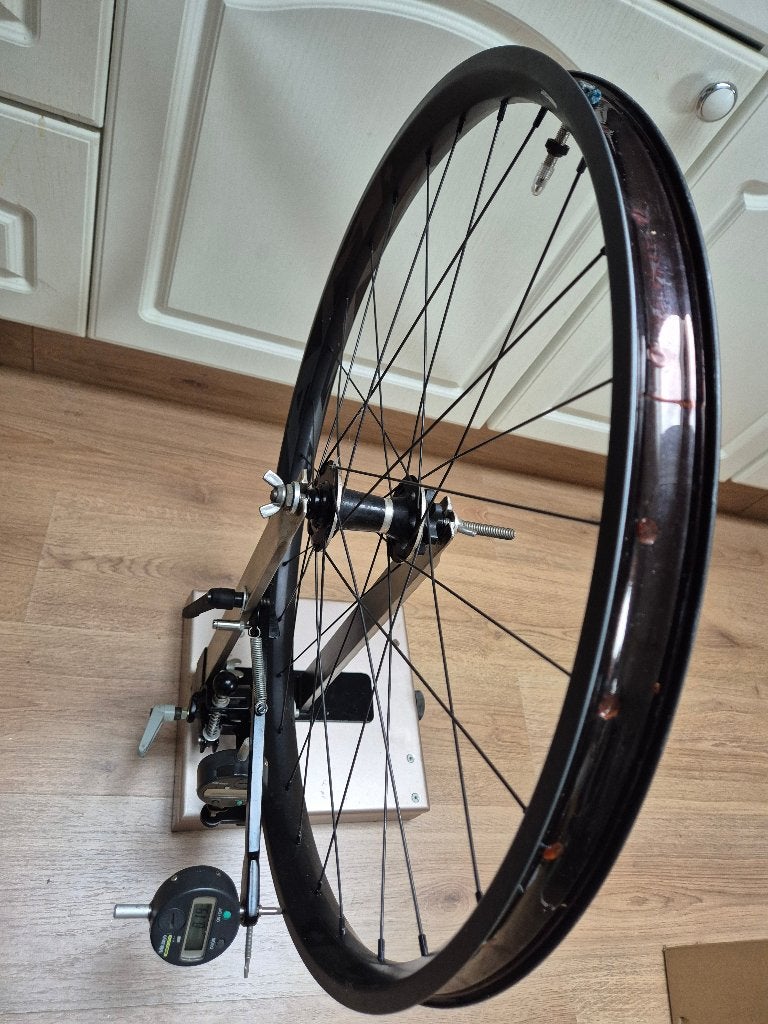 MTB Wiel Richt Toestel voor Nauwkeurig Wielonderhoud, Ophalen, Gebruikt, Onbekend, Overige materialen