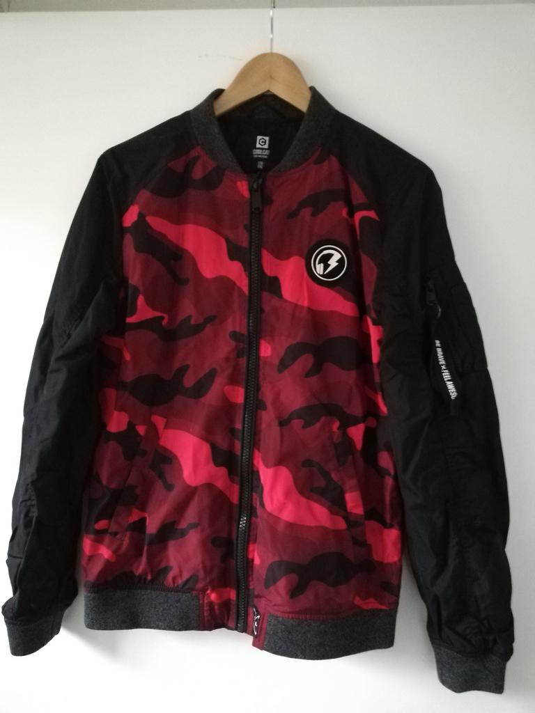 Coolcat Jas 170/176 Rood/Zwart Camouflage, Ophalen of Verzenden, Zo goed als nieuw, Jongen