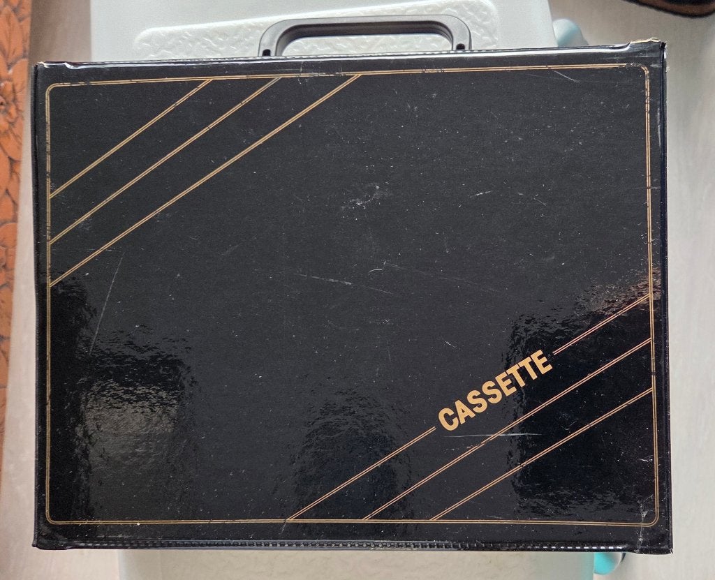Zwarte cassette opbergkoffer met goudkleurige accenten, Gebruikt, Overige genres, Ophalen of Verzenden, Origineel