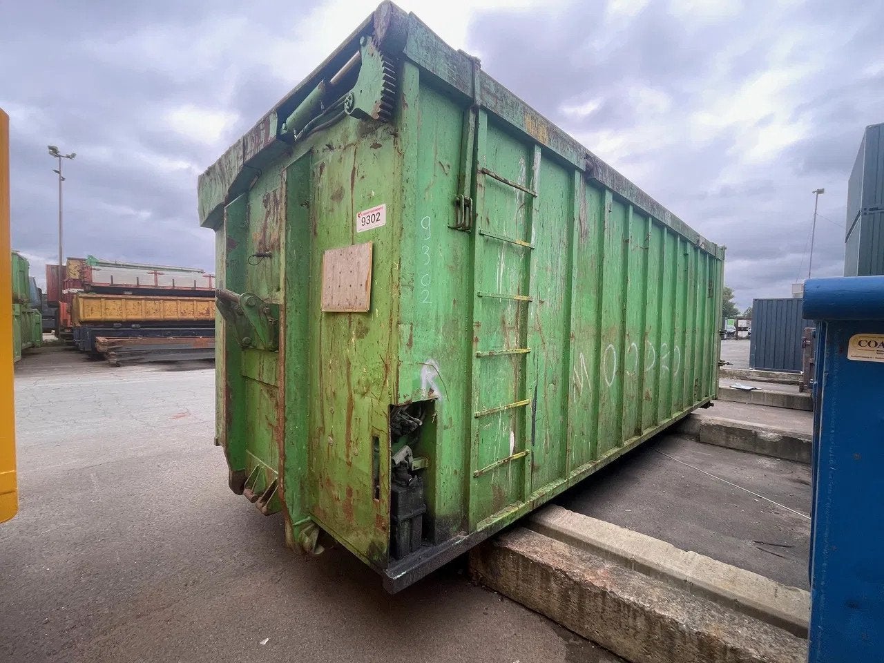 VERNOOY afzetcontainer 9302, Dave Vernooij, Dave@vernooy.nl, Kellensedwarsweg 9
4004JC  Tiel, NL