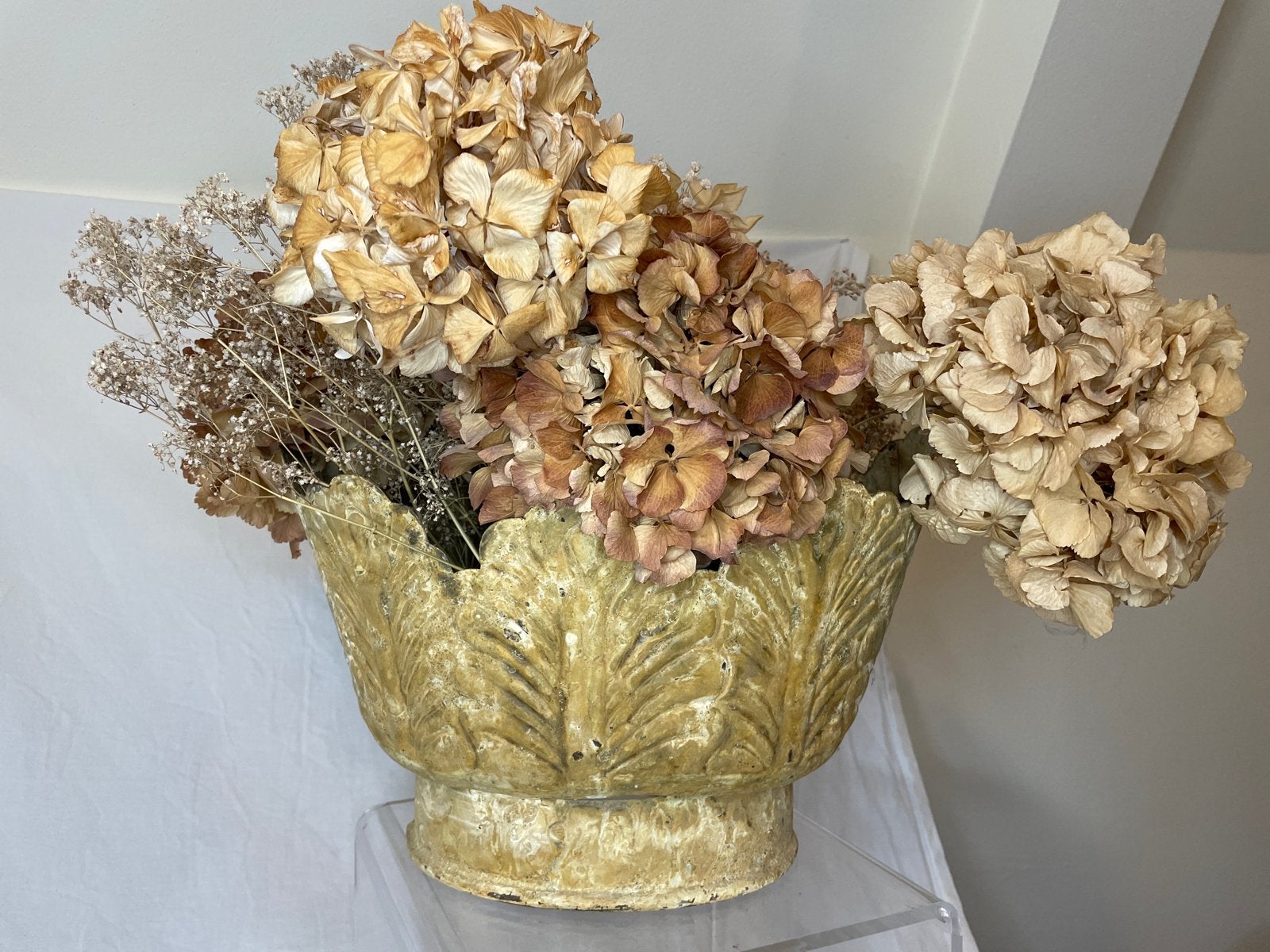 Vintage Franse brocante bloempot (plaatmetaal) – bladreliëf, Antiek en Kunst, Curiosa en Brocante, Ophalen of Verzenden