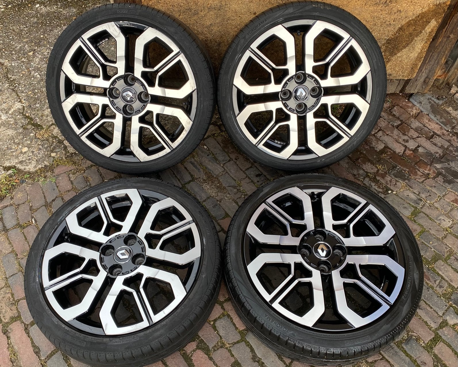 Originele 17” Renault Twingo GT velgen + TPMS + zomerbanden, Auto-onderdelen, Banden en Velgen, Velg(en), 17 inch, Zomerbanden