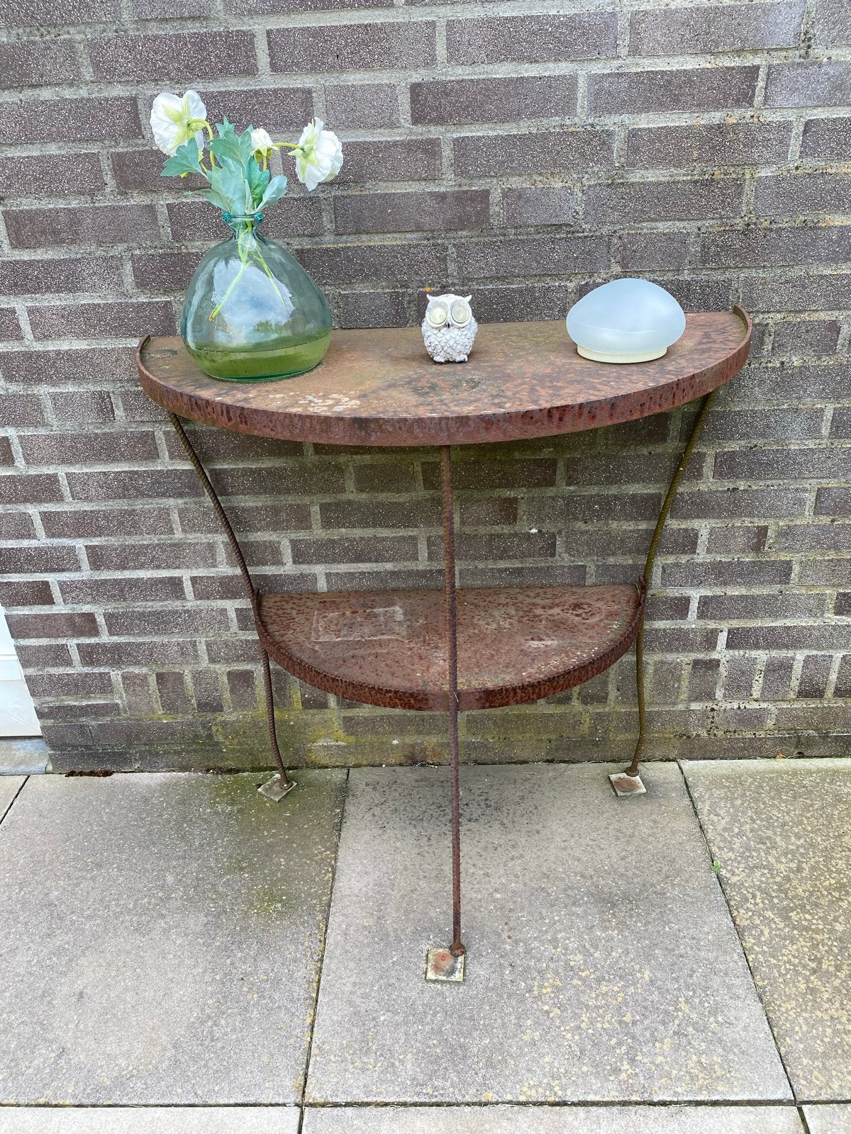 Decoratief ijzeren tafeltje - Halfrond, Gebruikt, Metaal of Aluminium, Overige vormen, 60 cm of meer