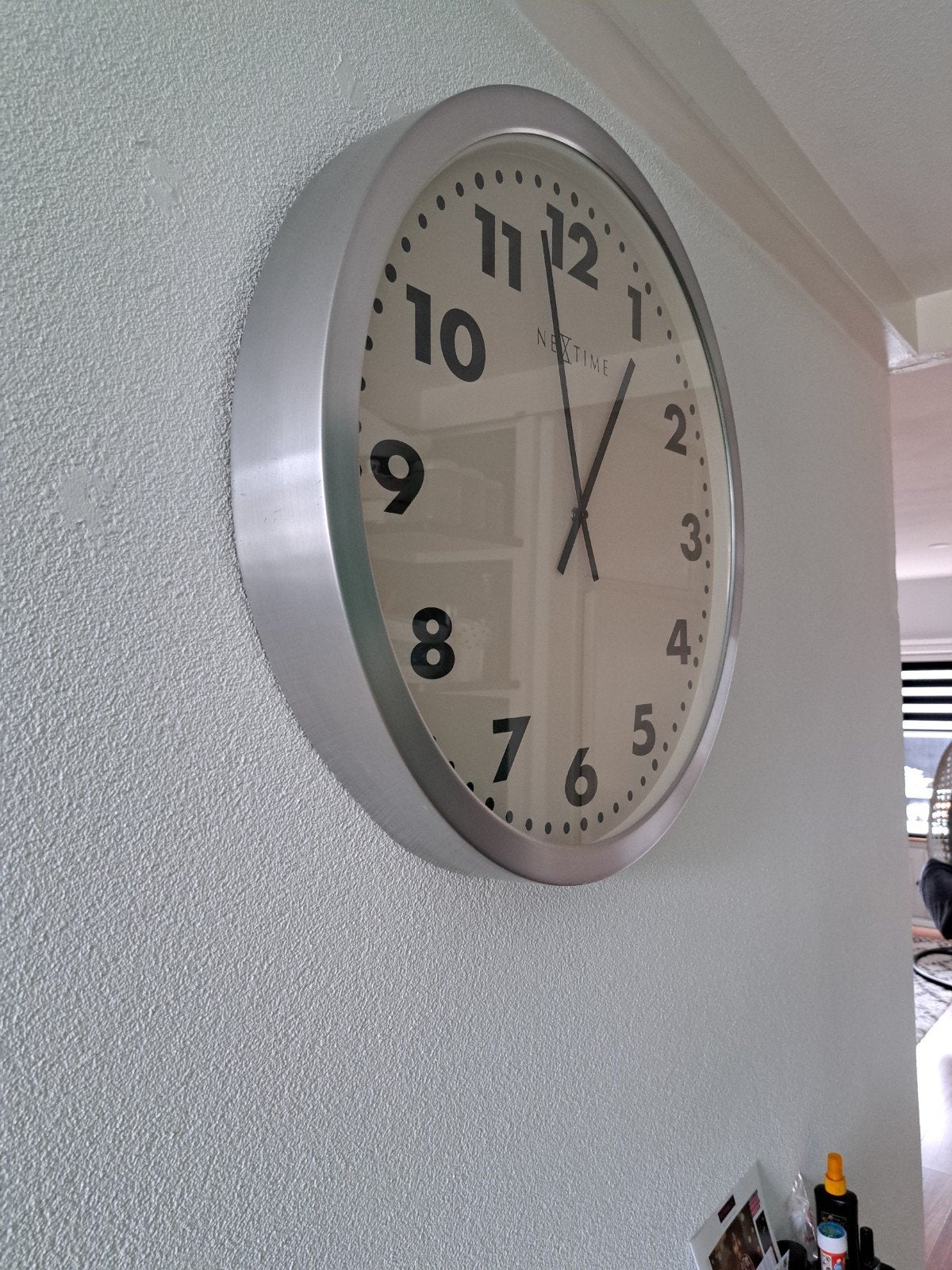 Nextime wandklok - Modern en stijlvol, Huis en Inrichting, Ophalen, Wandklok, Stil uurwerk, Analoog