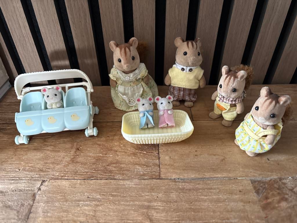 Sylvanian eekhoornfamilie, drieling muis, mandje,kinderwagen, Kinderen en Baby's, Ophalen of Verzenden, Zo goed als nieuw, Jongen of Meisje