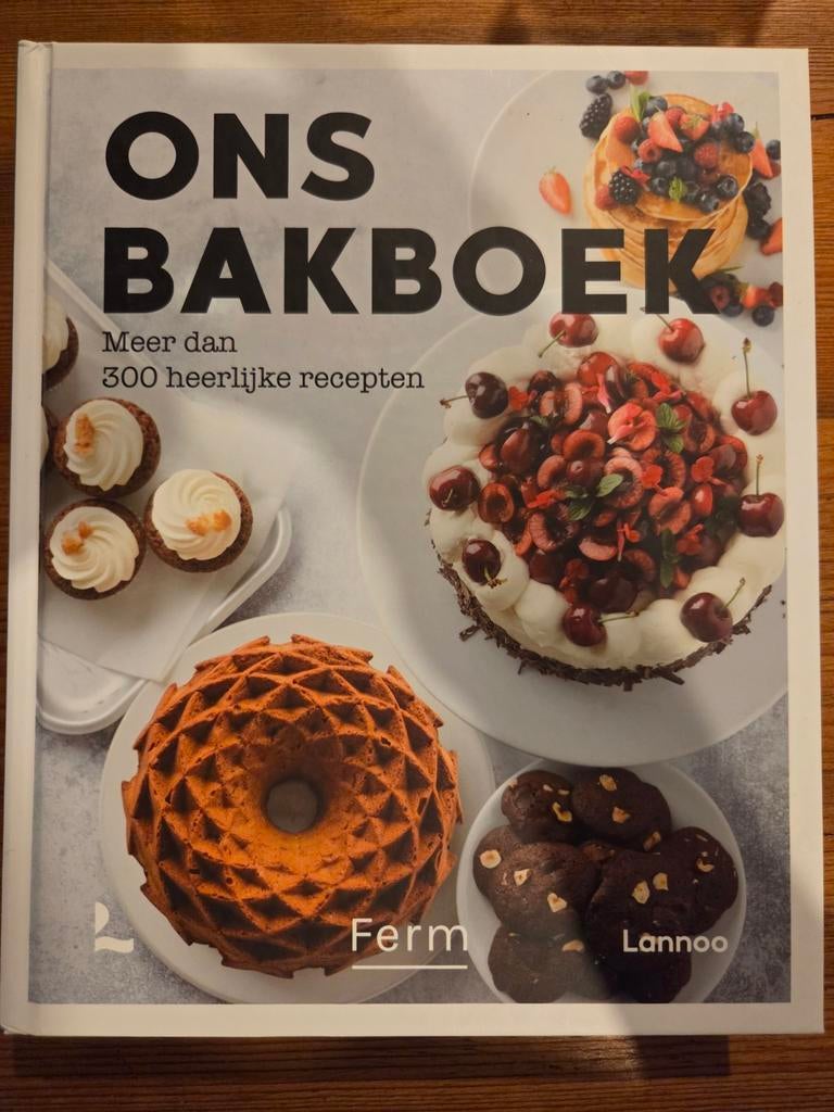 Ons Bakboek - Ferm / Lannoo - Meer dan 300 recepten, Taart, Gebak en Desserts, Ophalen of Verzenden, Zo goed als nieuw, Ferm / Lannoo