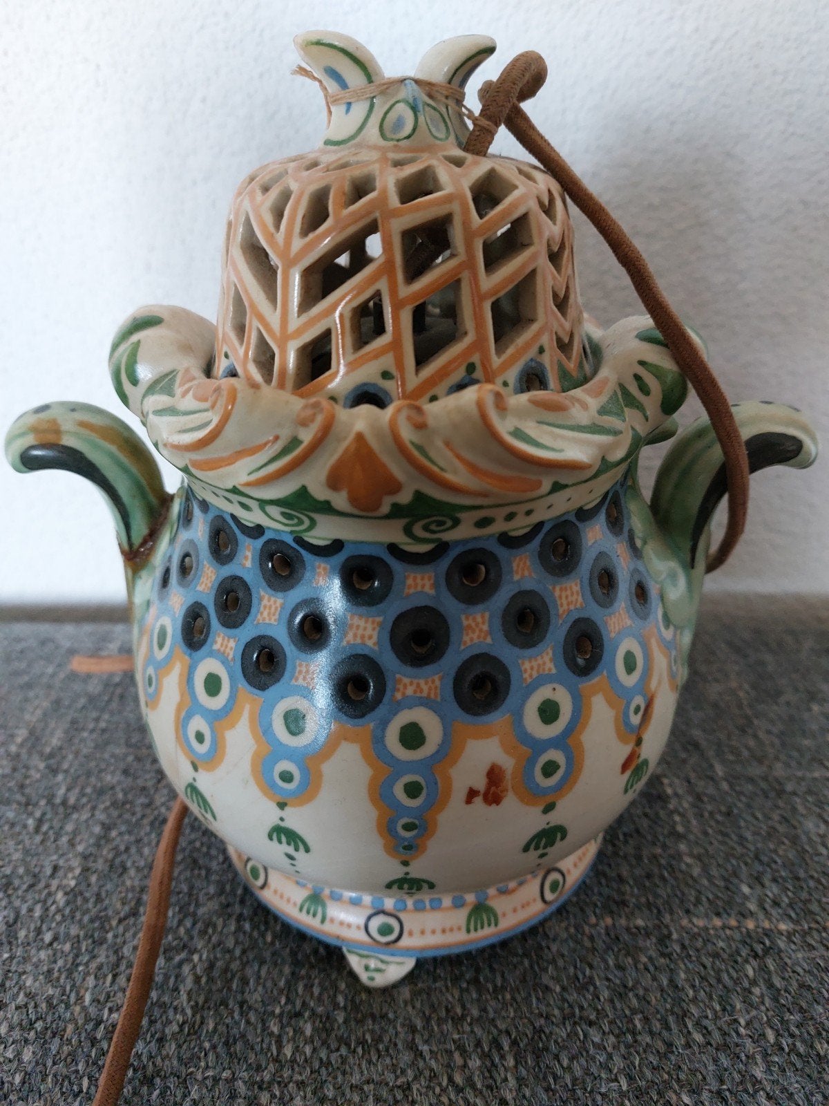 Antieke keramieken pot met deksel lamp gesigneerd J.W.C., Ophalen