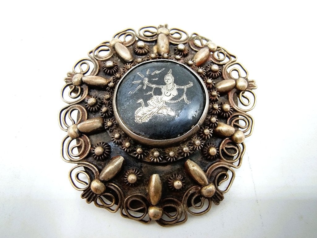 Zilveren broche met niello inleg, Siam, 4 tot 7 cm, Gebruikt, Info@zilverwebsite.nl, Verzenden