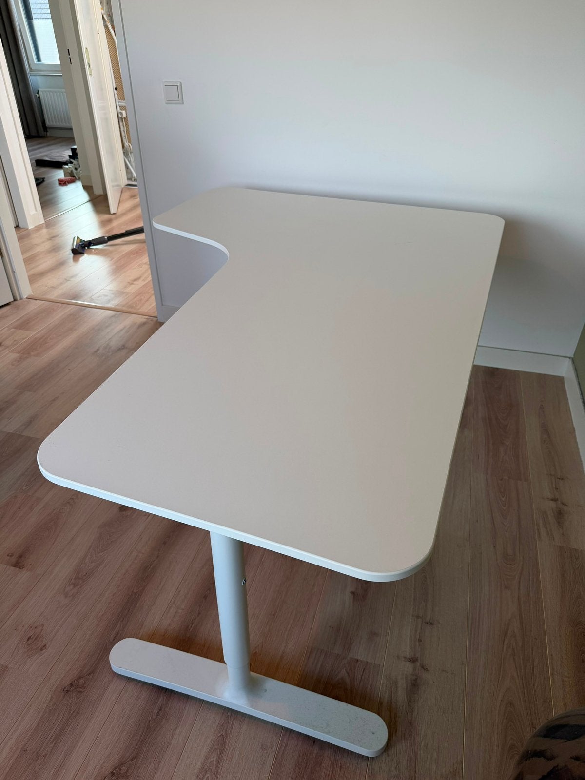 Bureau hoek bekant ikea, Ophalen, Zo goed als nieuw