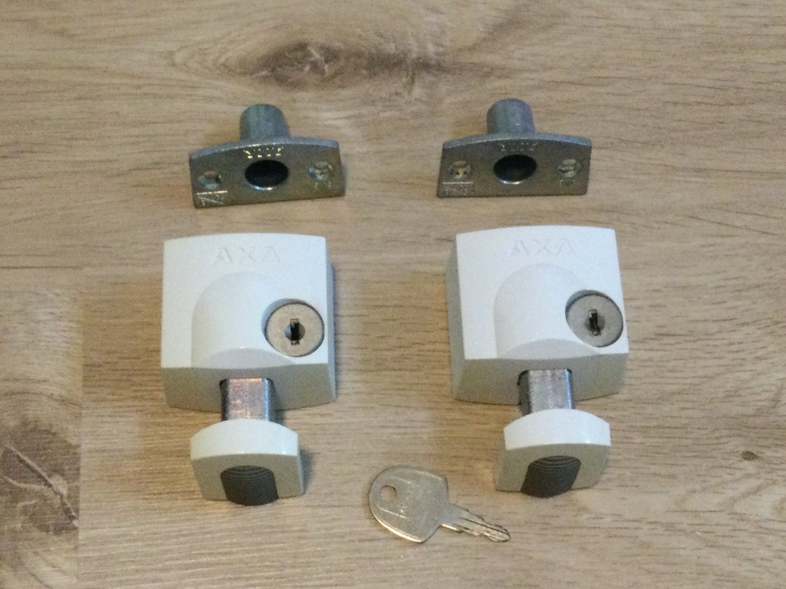 AXA oplegslot - 2 stuks, Ophalen, Zo goed als nieuw, Slot