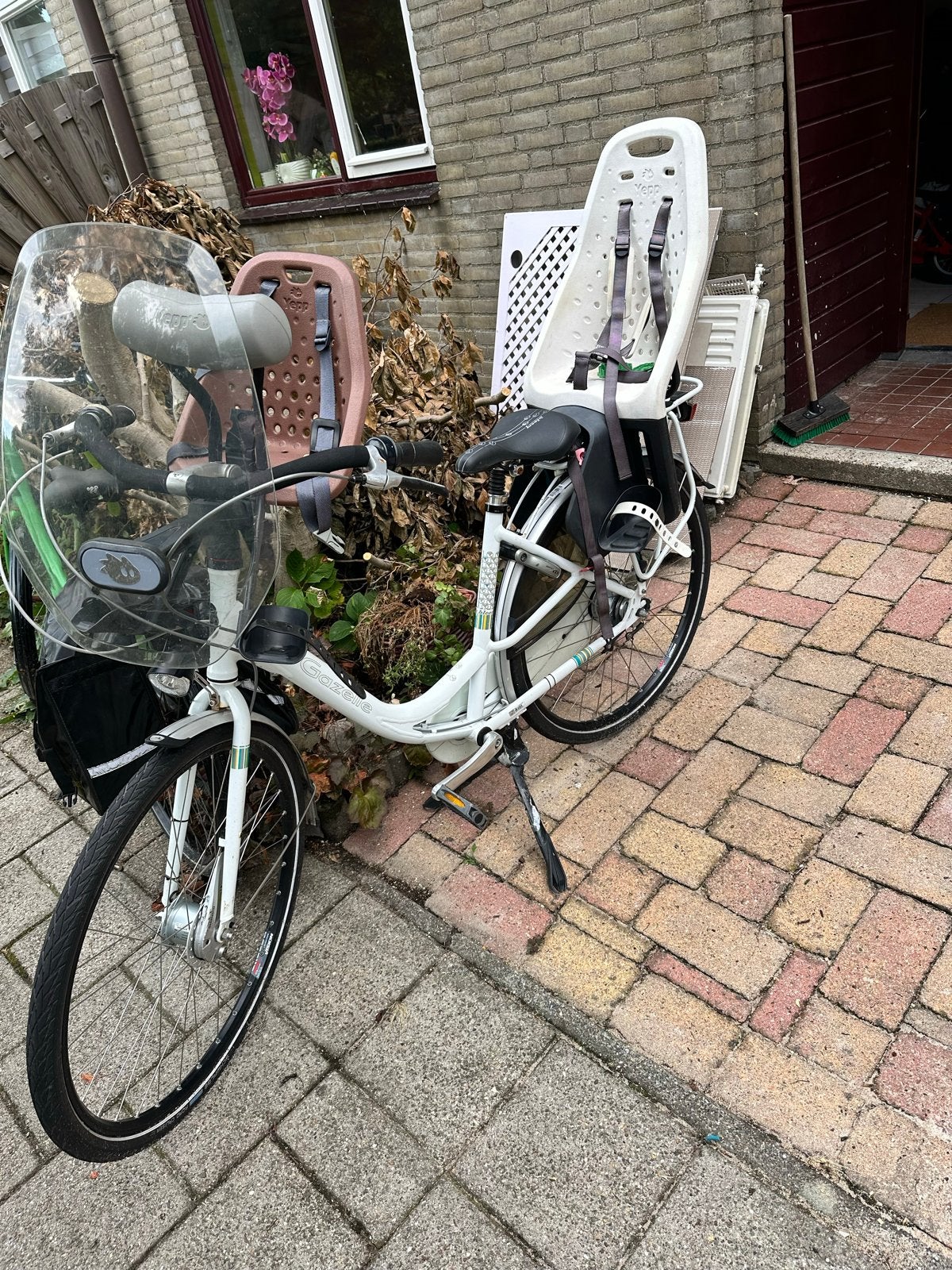 Gazelle Bloom Mamafiets met 2 Yepp kinderzitjes, Fietsen en Brommers, Fietsen | Dames | Damesfietsen, Ophalen, Gazelle, Trommelrem