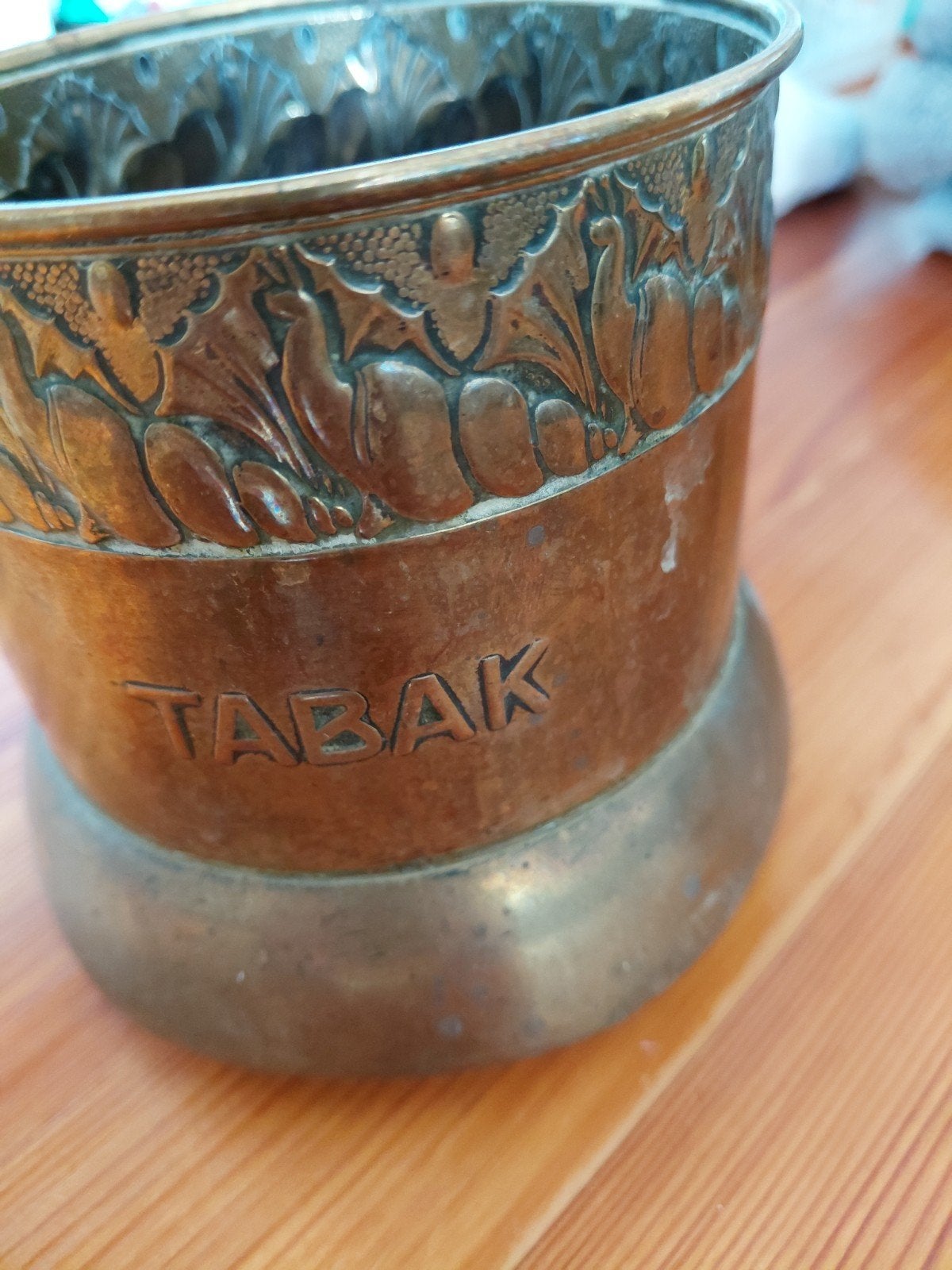 Antieke koperen tabakspot met reliëfdecoratie, Antiek en Kunst, Ophalen