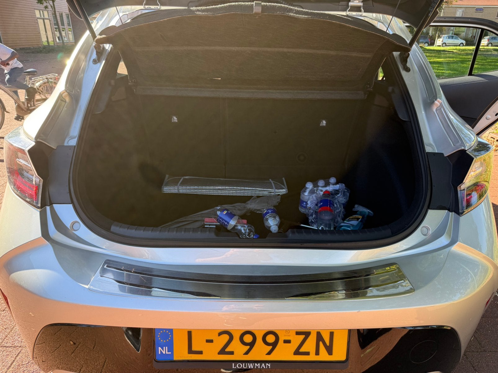 Foto 10 van Toyota Corolla 1.8 Hybrid Hatchback sports
