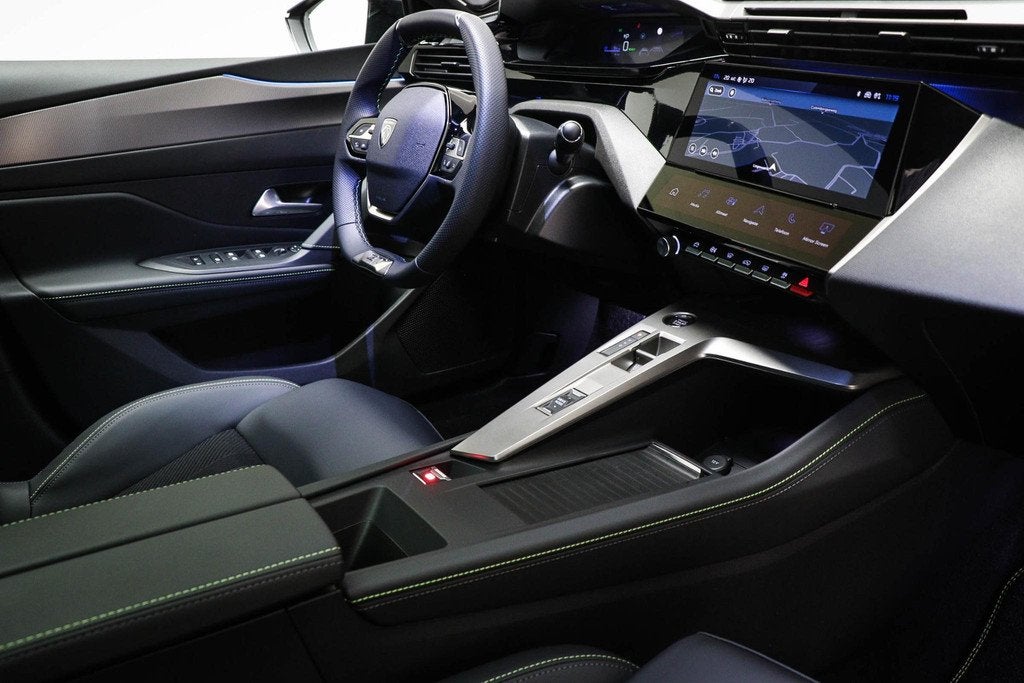 Peugeot e-408 GT 58 kWh | NIEUW | PANORAMADAK | STUURVERWARM, Stof, 213 pk, Zwart, Automatische klimaatregeling