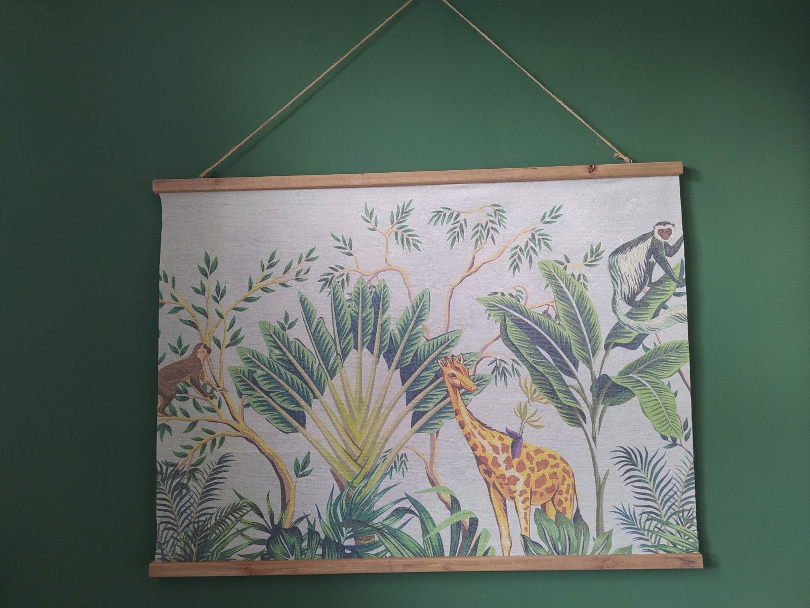 Wandkleed Jungle Dieren - Giraffe en Apen, Ophalen, Meerkleurig, Zo goed als nieuw, Met ophangsysteem