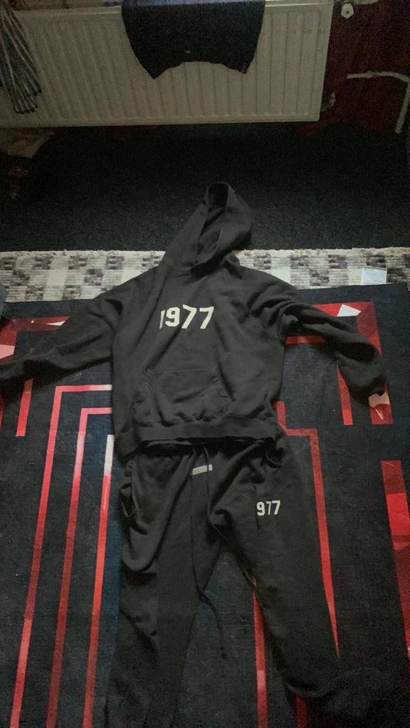 Essentials 1977 bruin/maat M, Kleding | Heren, Sportkleding, Ophalen of Verzenden, Zo goed als nieuw, Zwart, Algemeen
