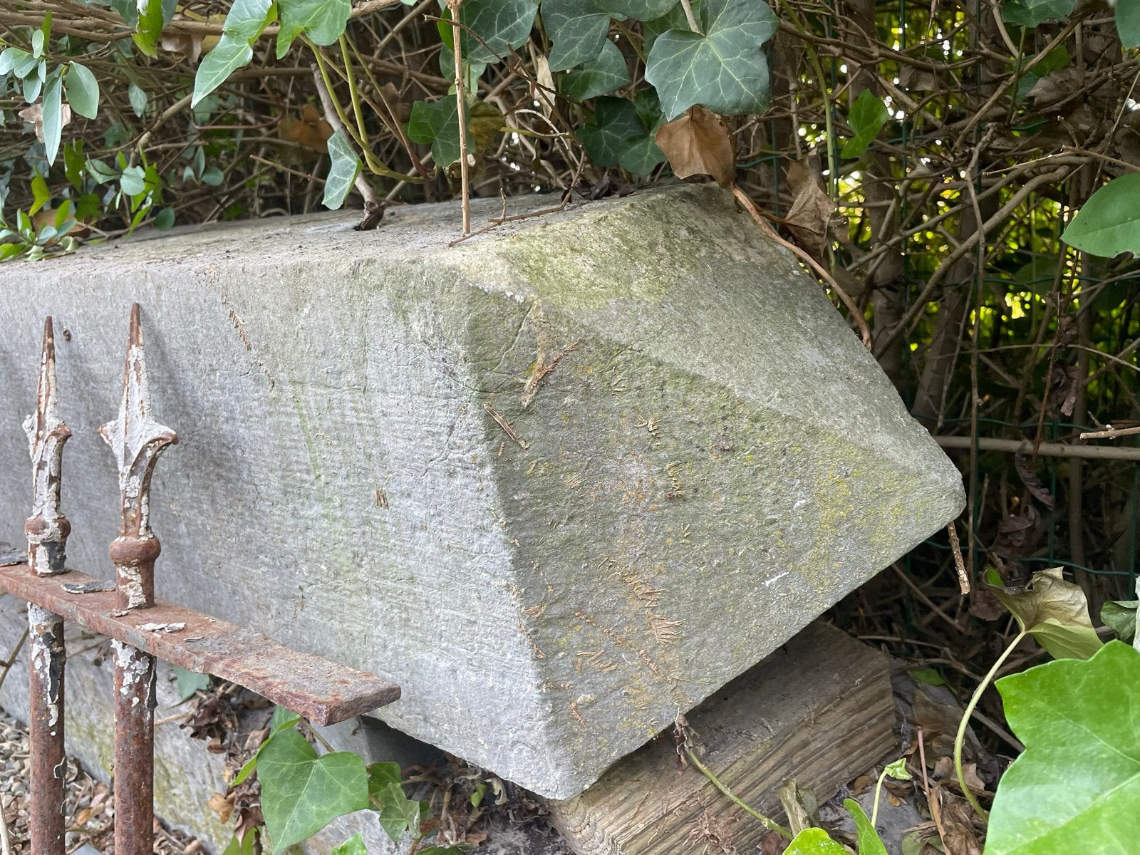 Antieke blauwstenen elementen en ornamenten voor tuin, Ophalen of Verzenden