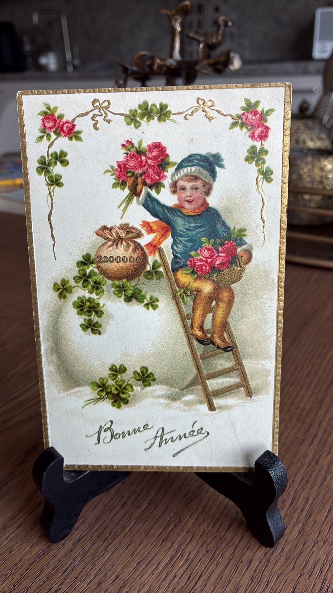 Nieuwjaar.reliefkaart,goudopdruk.Kind op trap, rozen,klaver, Ophalen of Verzenden, Voor 1920, Gelopen