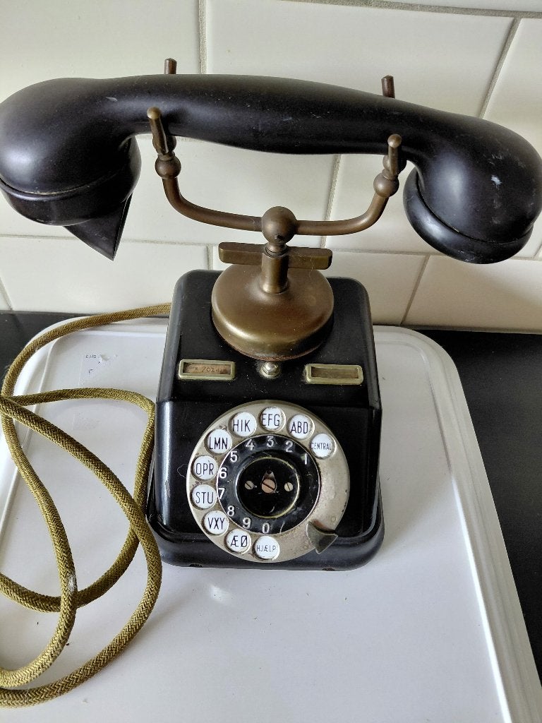 Antieke Kjobenhavns telefoon, Ophalen
