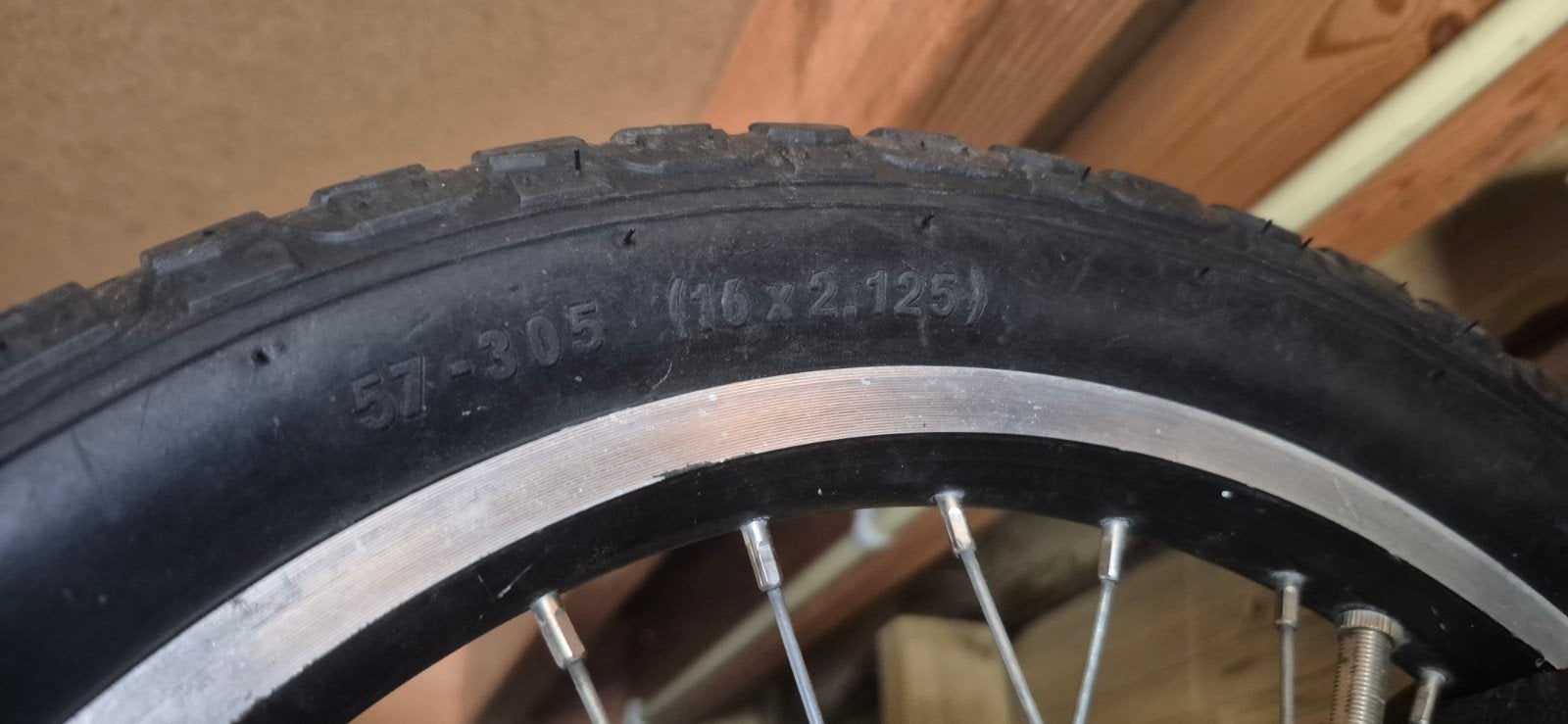 Amigo BMX Stuntfiets 16 inch met pegs en standaard, Fietsen en Brommers, Terugtraprem, Ophalen of Verzenden, Amigo, Voetsteunen