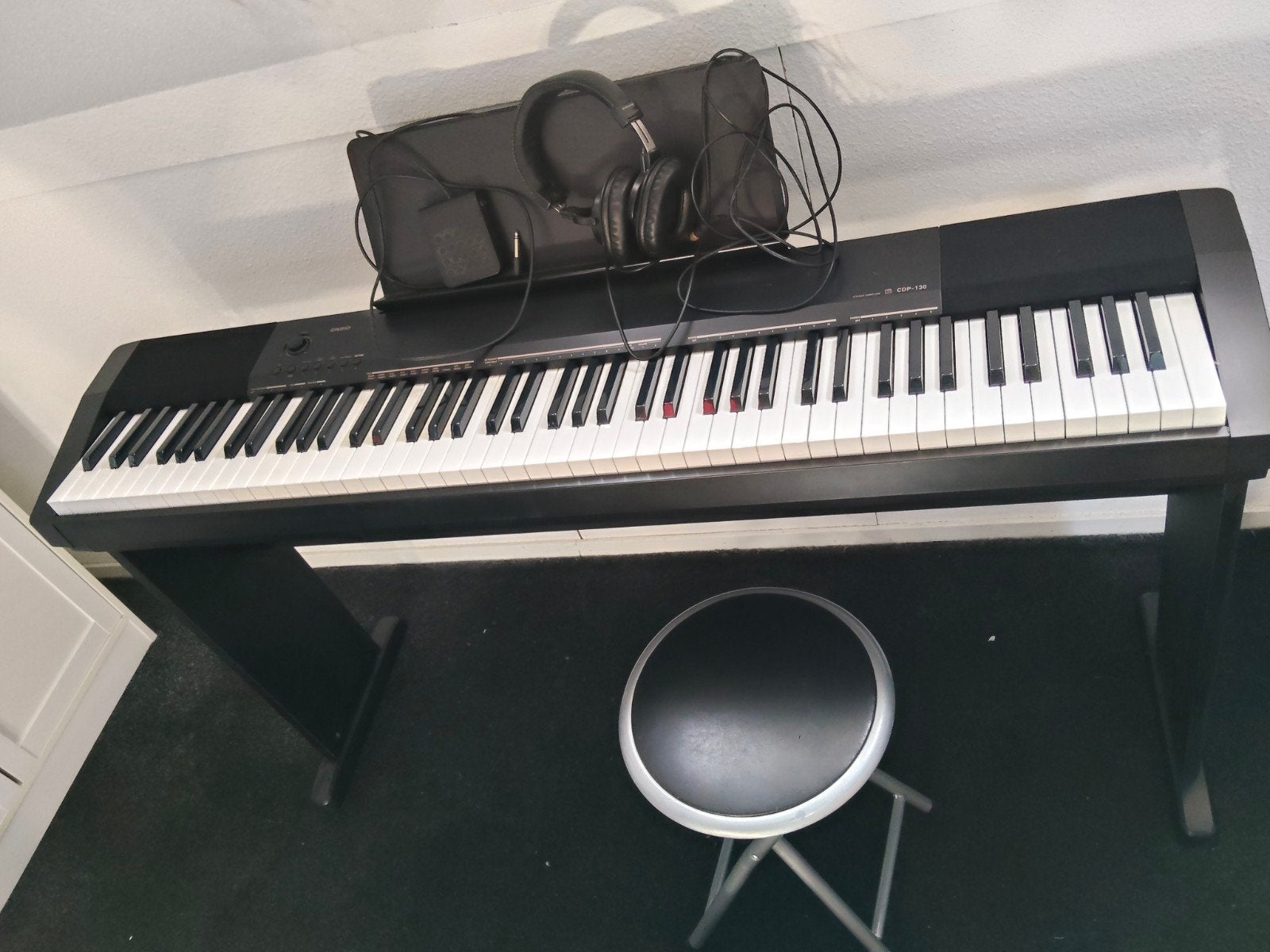 Digitale piano Casio CDP-130 met standaard en krukje, Muziek en Instrumenten, Ophalen, Gebruikt, Zwart, Digitaal