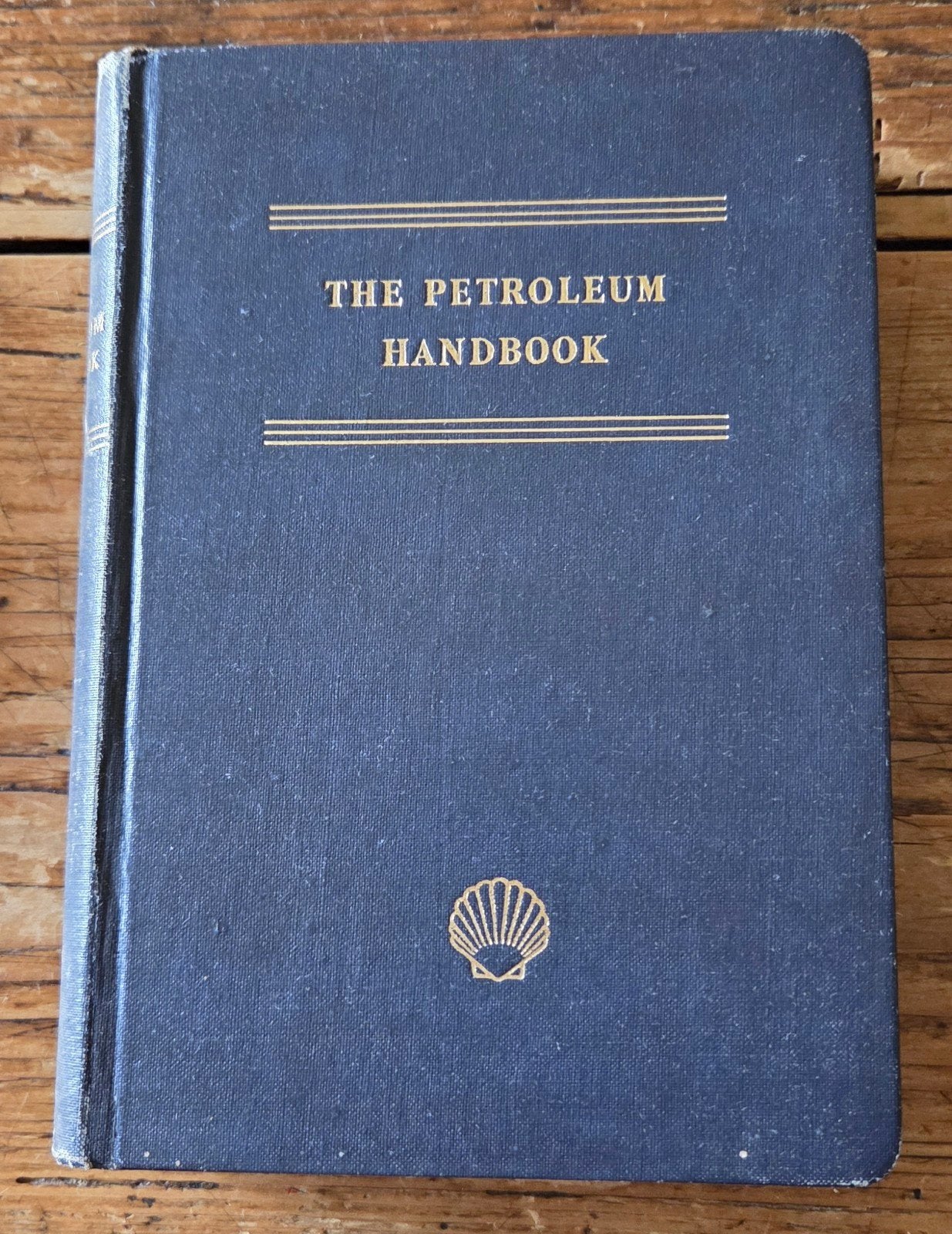 Uniek Shell Boek: The Petroleum Handbook (3rd Edition, 1948), Ophalen of Verzenden, Gelezen