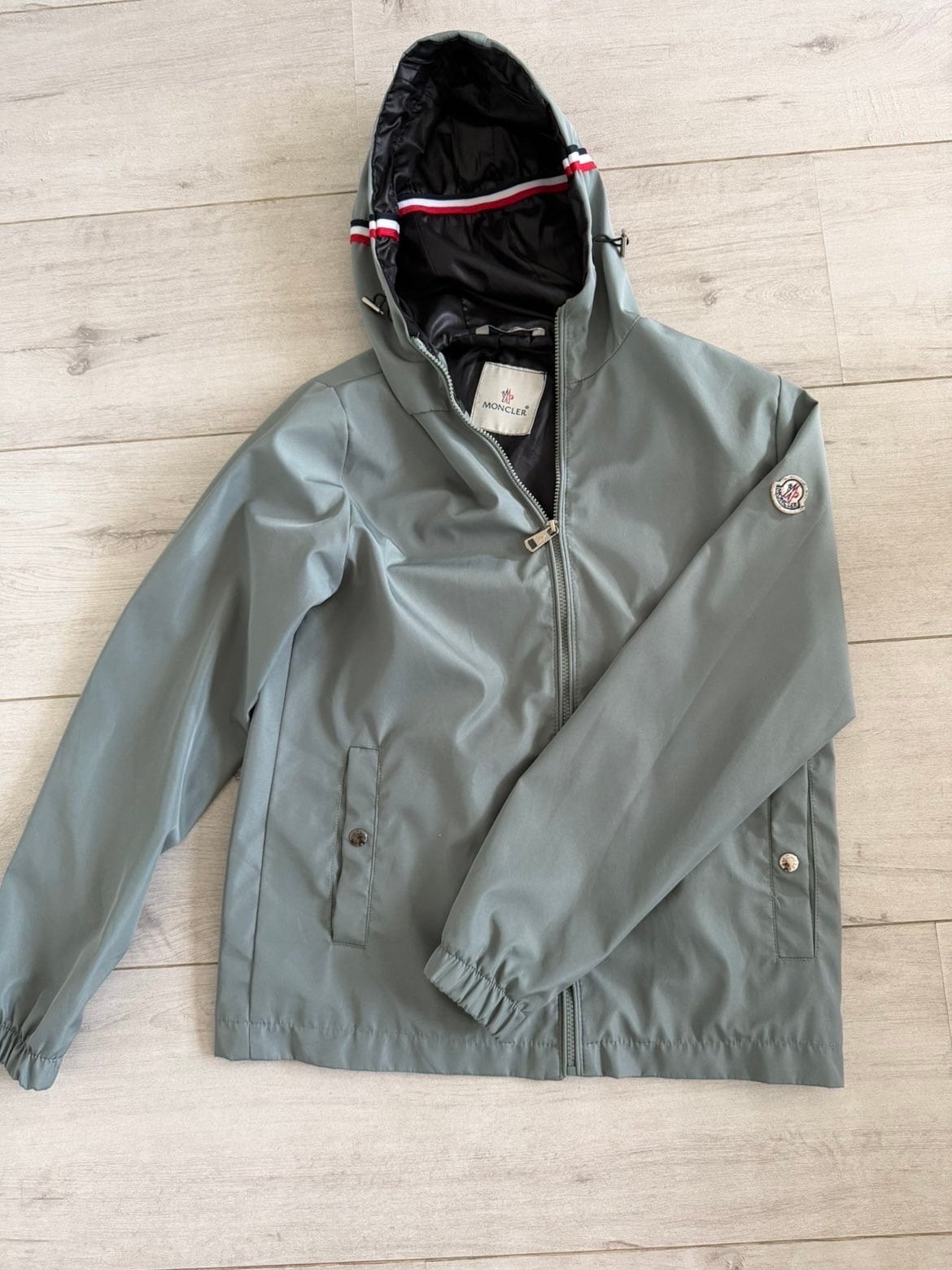 Moncler jas - Maat M, Ophalen of Verzenden, Zo goed als nieuw, Maat 48/50 (M), Groen