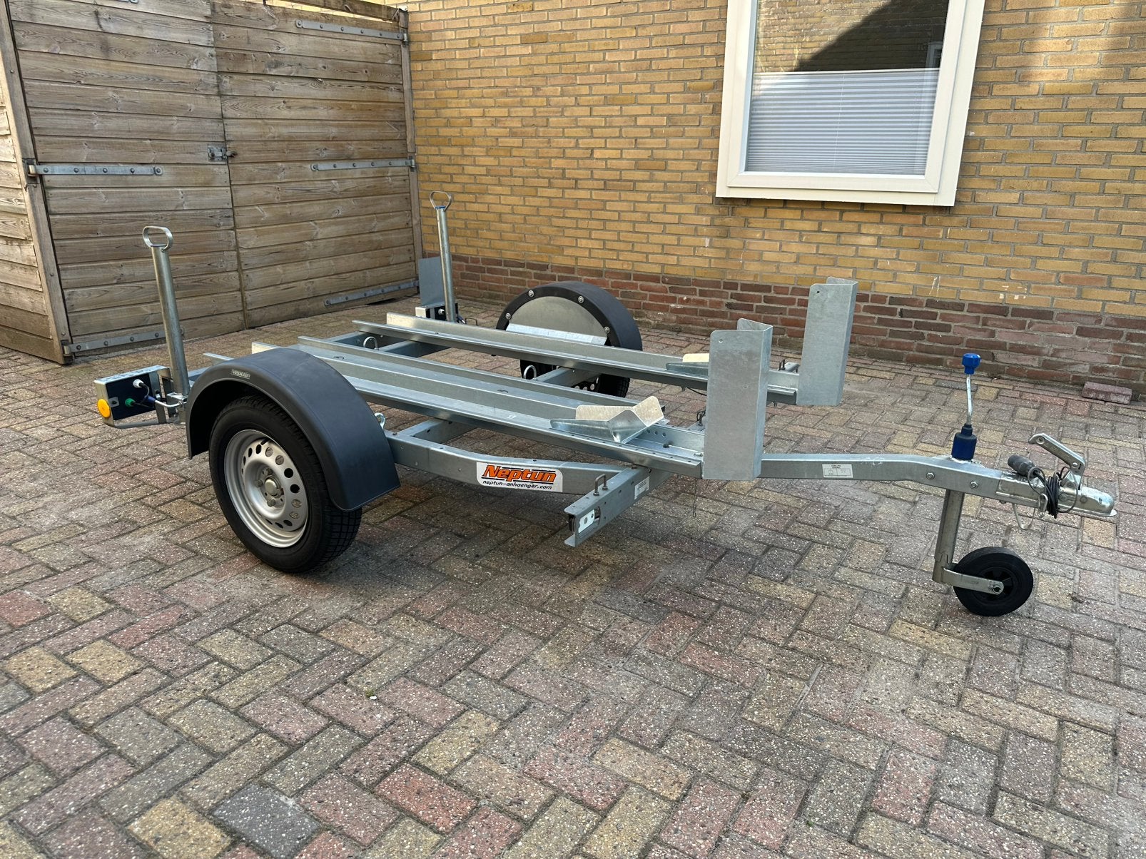 Neptun motoraanhanger ongeremd 2 motoren kiepbaar 2020 100KM, Auto diversen, Aanhangers en Bagagewagens, Ophalen, Zo goed als nieuw