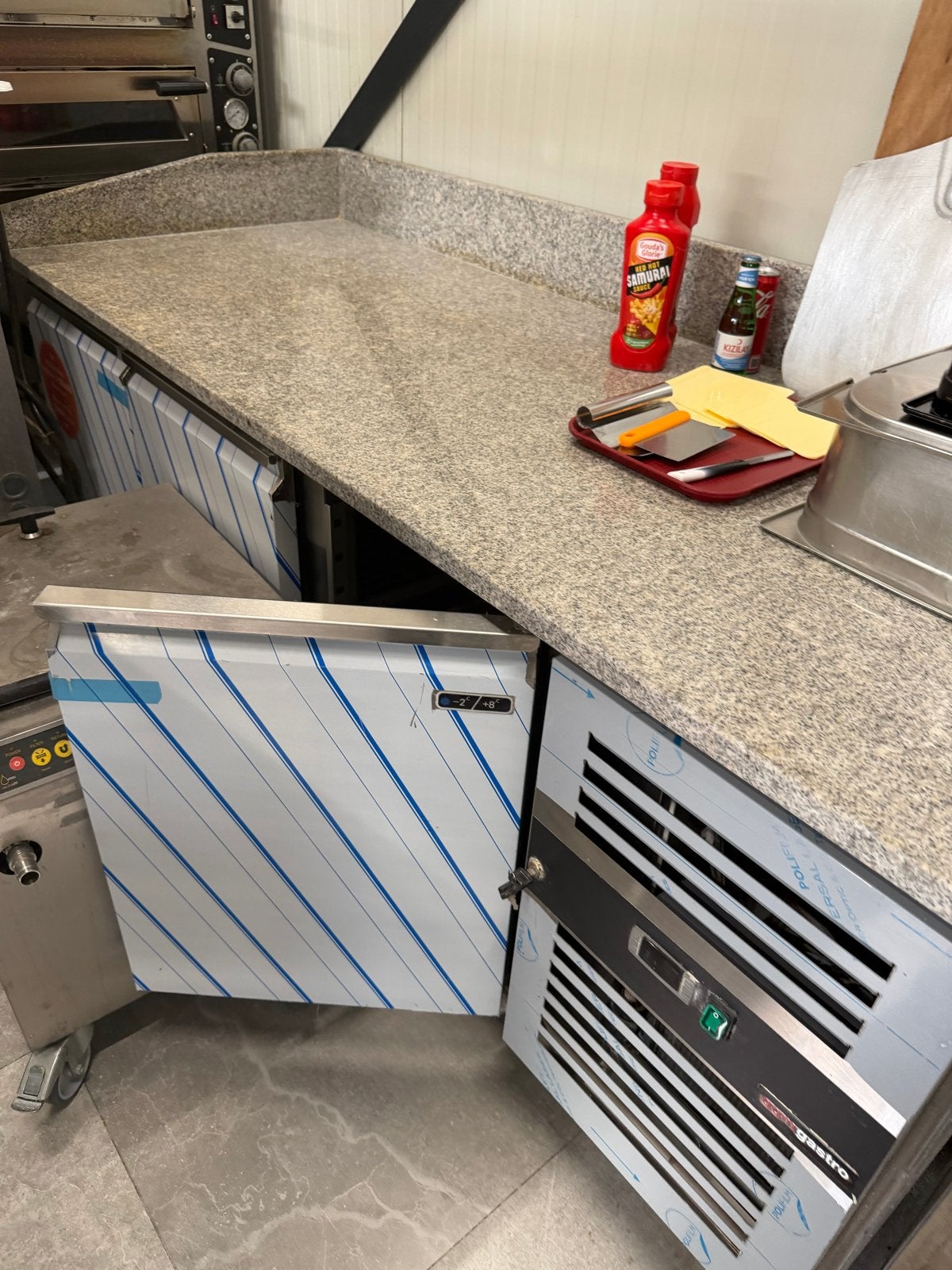 Pizzawerkbank 2025x800mm graniet 3 deurs - z.g.a.n., Ophalen, Gebruikt, Koelen en Vriezen