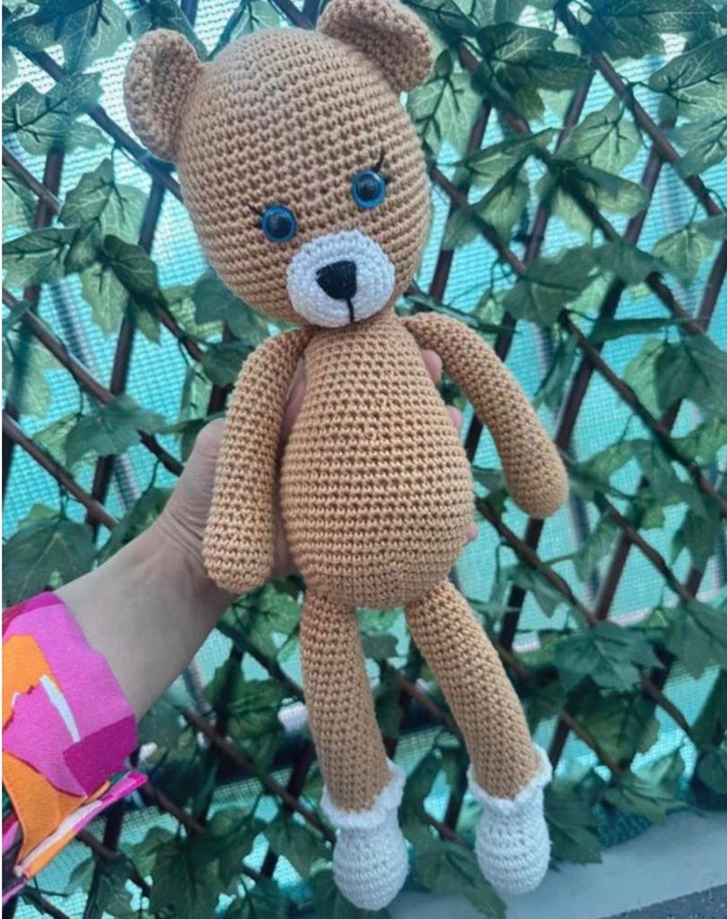 Amigurumi gehaakte beer – met afneembaar jurkje/jasje, Ophalen of Verzenden, Zo goed als nieuw, Haken, Overige typen