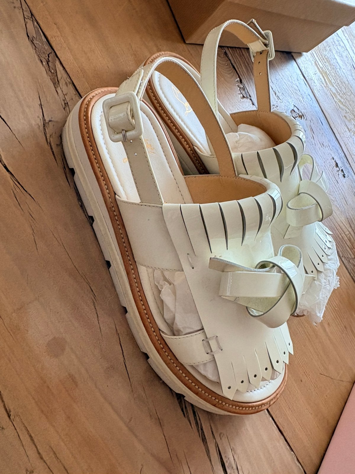 Christian louboutin sandalen, Kleding | Dames, Schoenen, Ophalen, Wit, Sandalen of Muiltjes, Gedragen