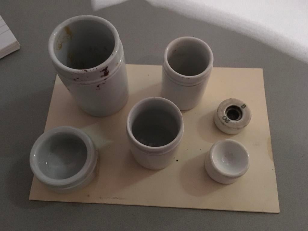 Antieke zalfpotjes - Bodemvondsten uit oude apotheek, Ophalen of Verzenden