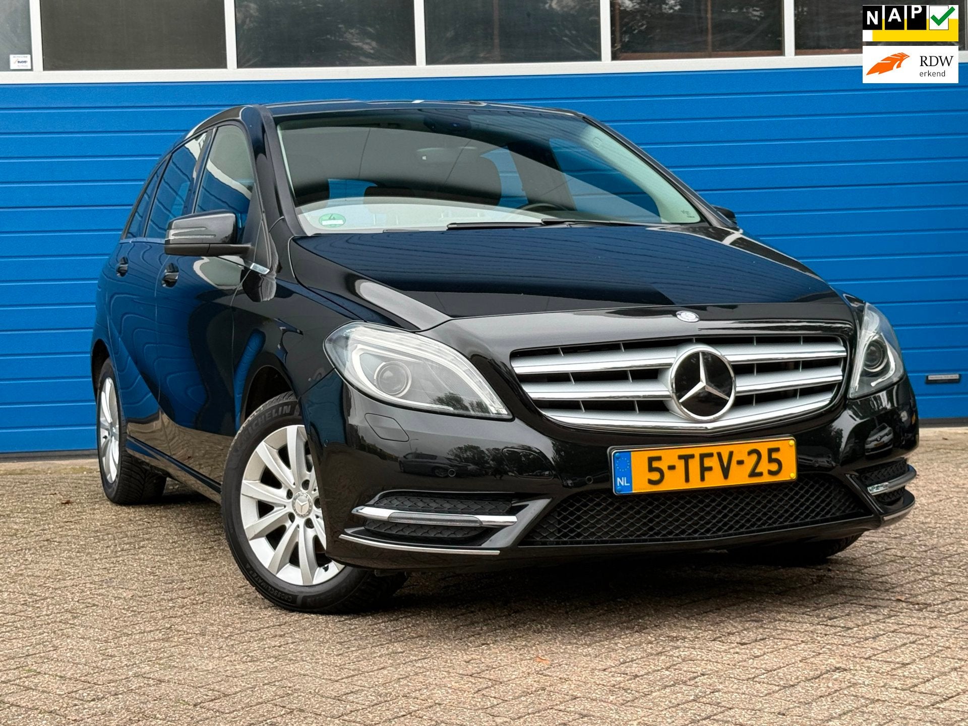 Mercedes-Benz B-klasse 180 Ambition Automaat|Climate|Navi., Auto's, Gebruikt, 4 cilinders, Onderhoudsboekje, 17 km/l