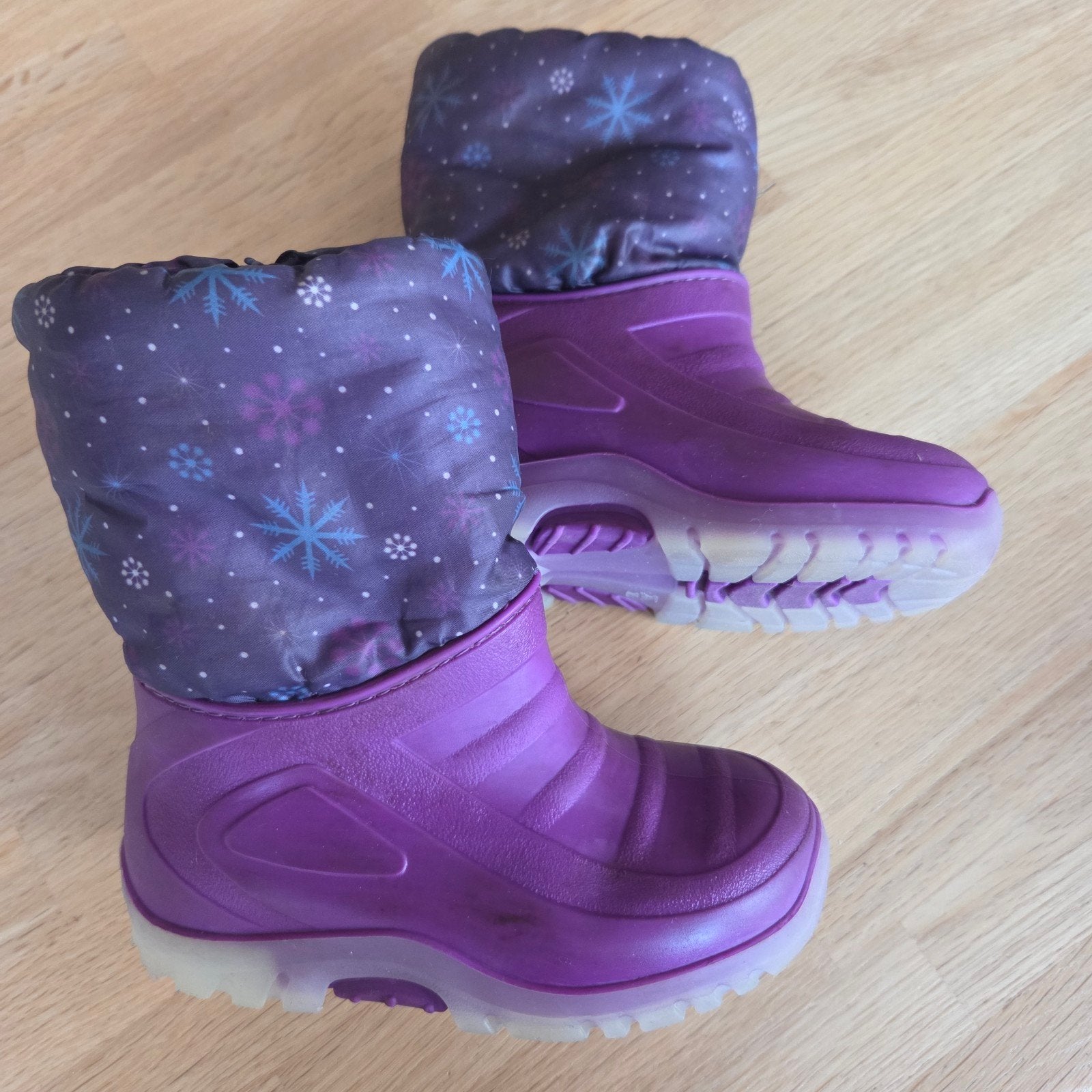 Snowboots maat 25 26 paars met lichtjes, Ophalen of Verzenden, Gebruikt, Meisje, Laarzen