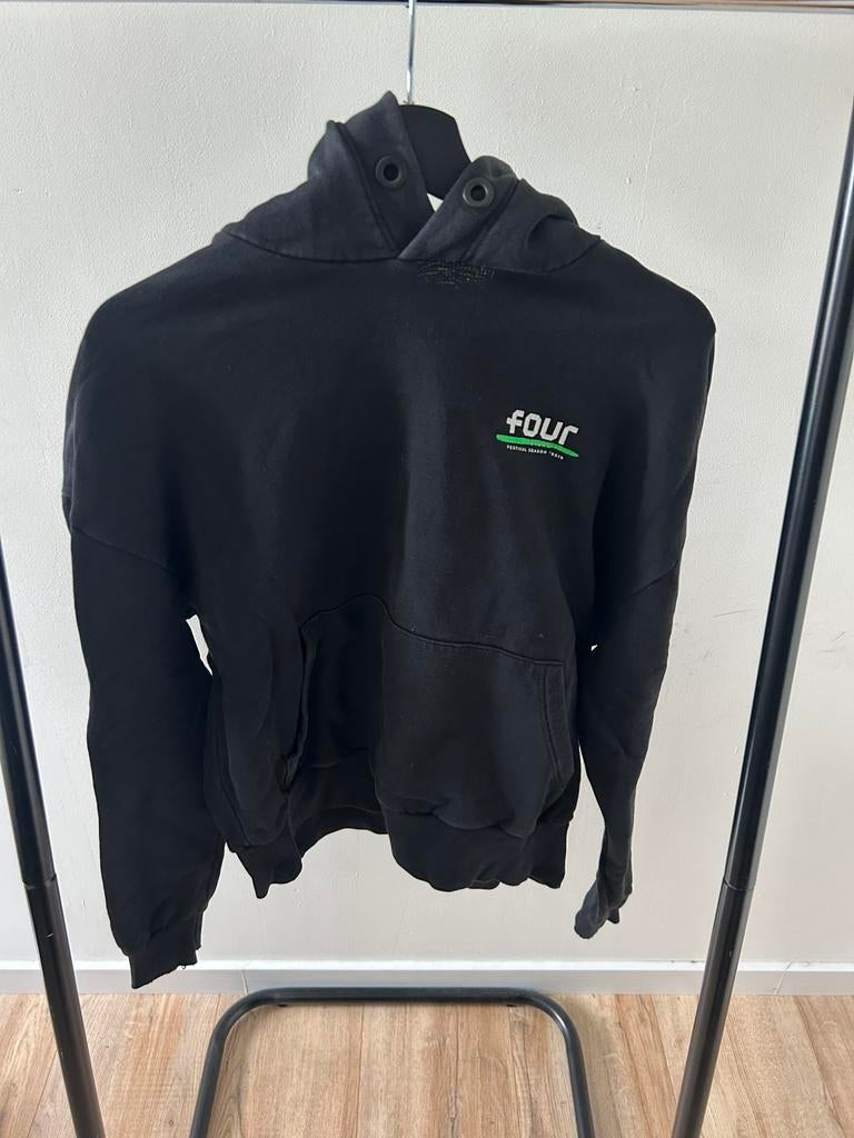 Four Amsterdam hoodie zwart – festival print – maat M, Kleding | Heren, Truien en Vesten, Ophalen of Verzenden, Zo goed als nieuw
