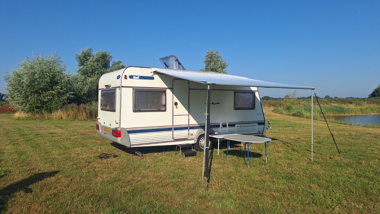 Wilk Stern 470 caravan BJ 2002 - Comfortabel en compleet, Vast bed, Rondzit, Koelkast, Particulier