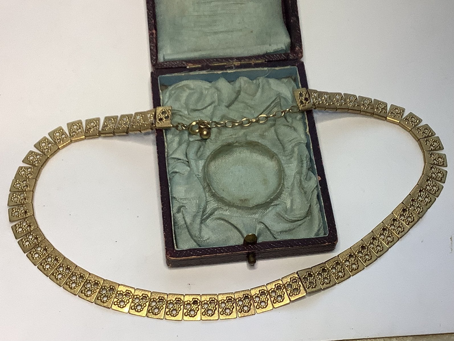 OUD GEMERKT, STAAFJESKETTING HEEL FRAAI UIT OUDE DOOS, Verzenden, Ketting
