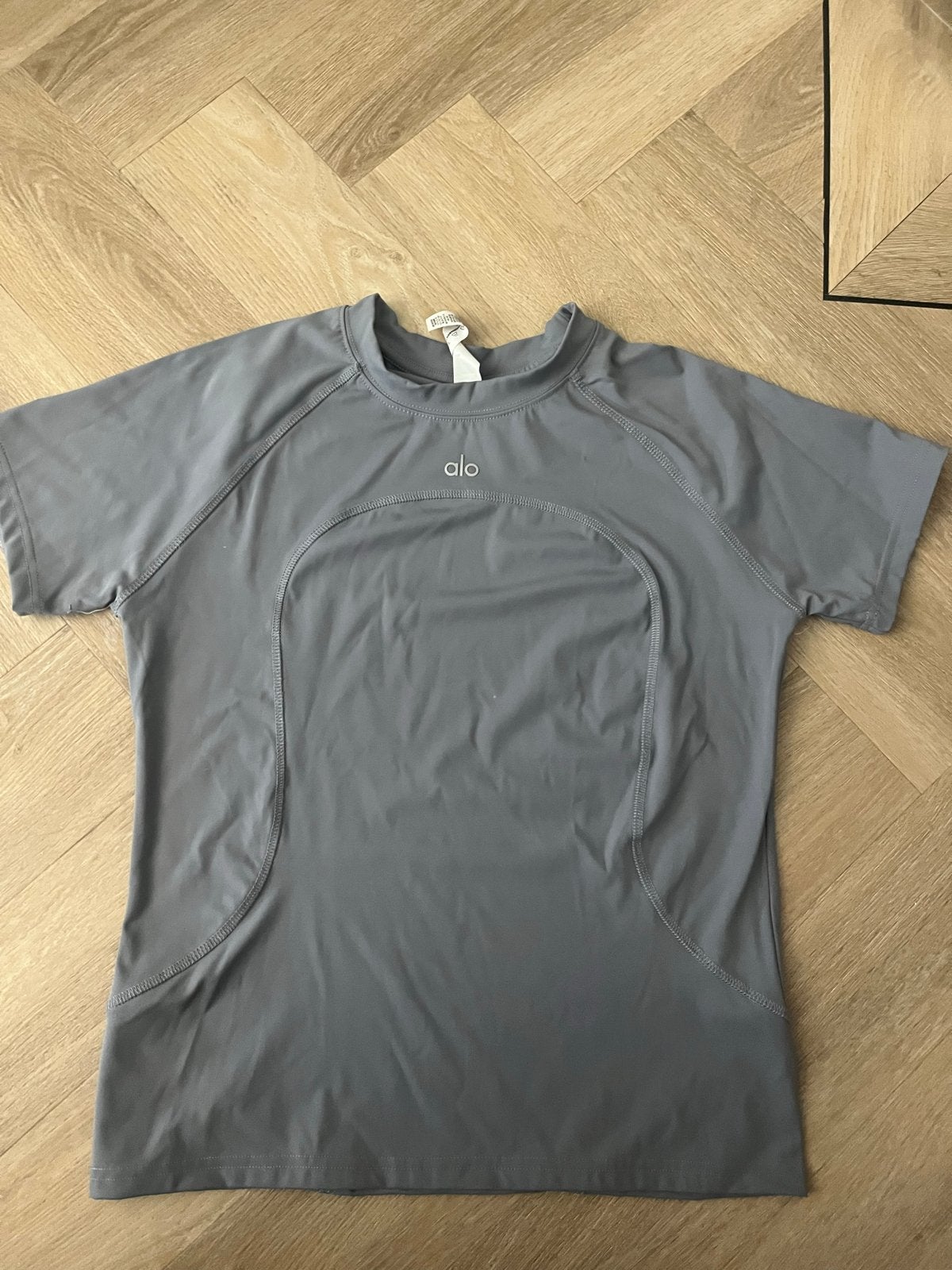 Alo Yoga sportshirt grijs maat m, Kleding | Dames, Ophalen of Verzenden, Maat 36 (S), Grijs, Fitness of Aerobics