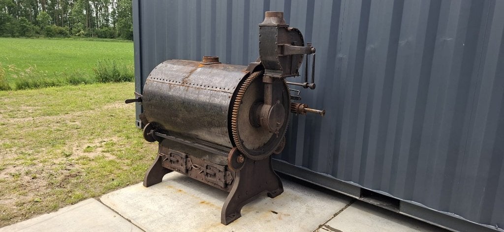 Orginele tabaksdroogmachine van het DOUWE Egberts museum, Ophalen