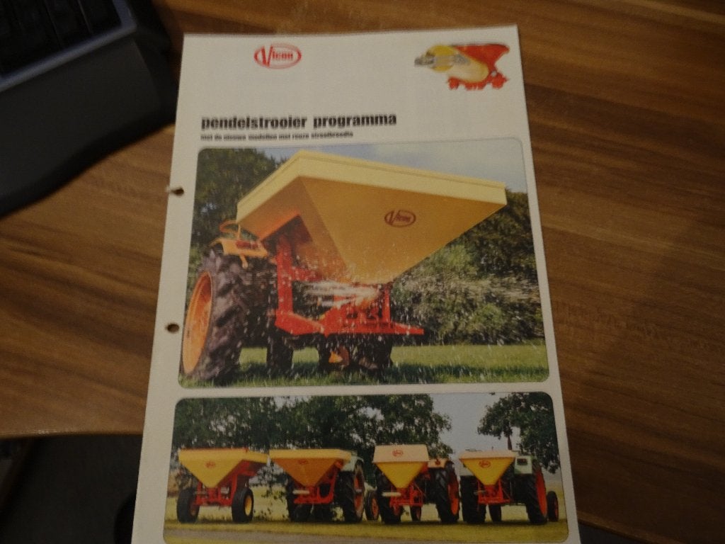 3X Vicon Pendelstrooiers folders, Ophalen of Verzenden, Gelezen, Folder