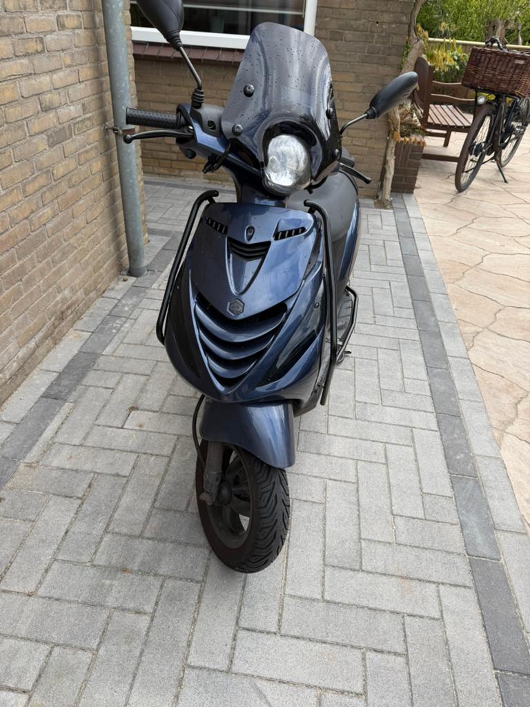 Zip 2020 4t 3v full option, Fietsen en Brommers, Scooters | Piaggio, Ophalen, Zip, Zo goed als nieuw, Benzine
