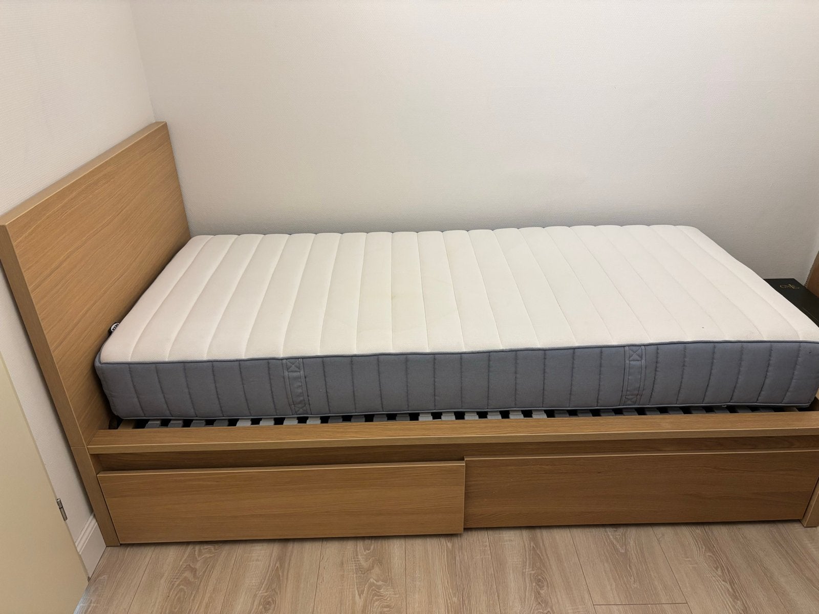 Eenpersoonsbed met lades en matras, Ophalen, 90 cm, Eenpersoons, Bruin