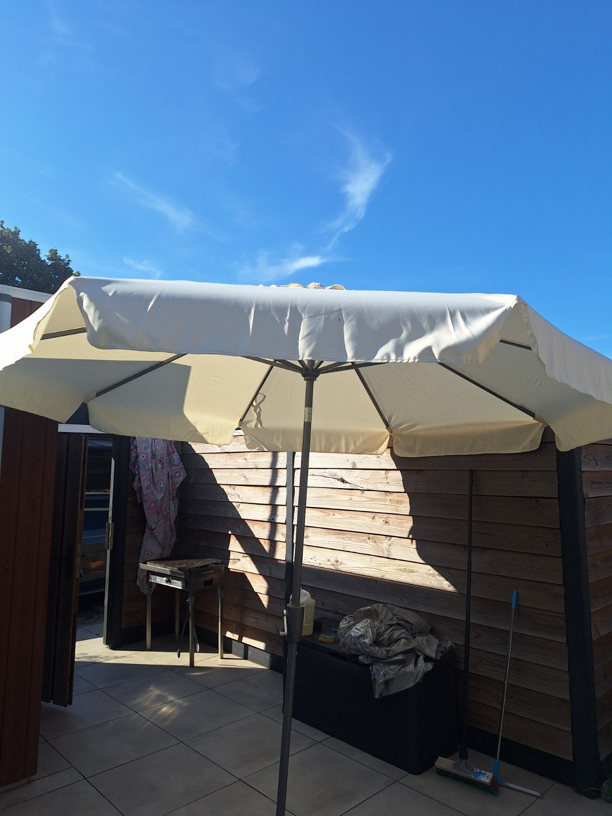 Parasol 3mtr, kantelbaar, zgan (excl. voet), Tuin en Terras, Ophalen, Kantelbaar, 2 tot 3 meter, Zo goed als nieuw