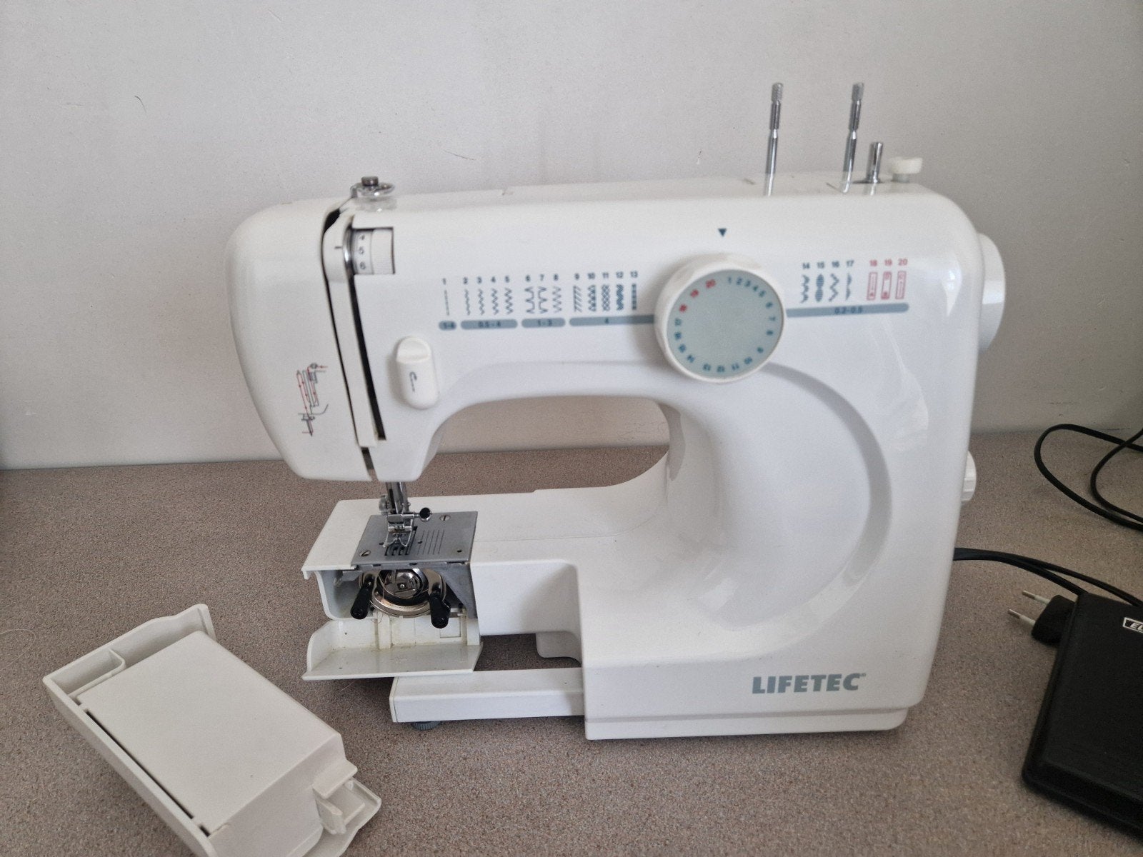 Lifetec naaimachine,  heeft afstelling nodig., Ophalen, Gebruikt, Naaimachine, Overige merken