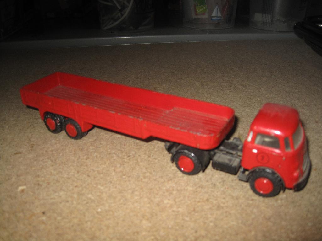 Lion car 33 - Daf frontstuur type 3 met oplegger, Ophalen of Verzenden, Gebruikt, Bus of Vrachtwagen, Lion Toys