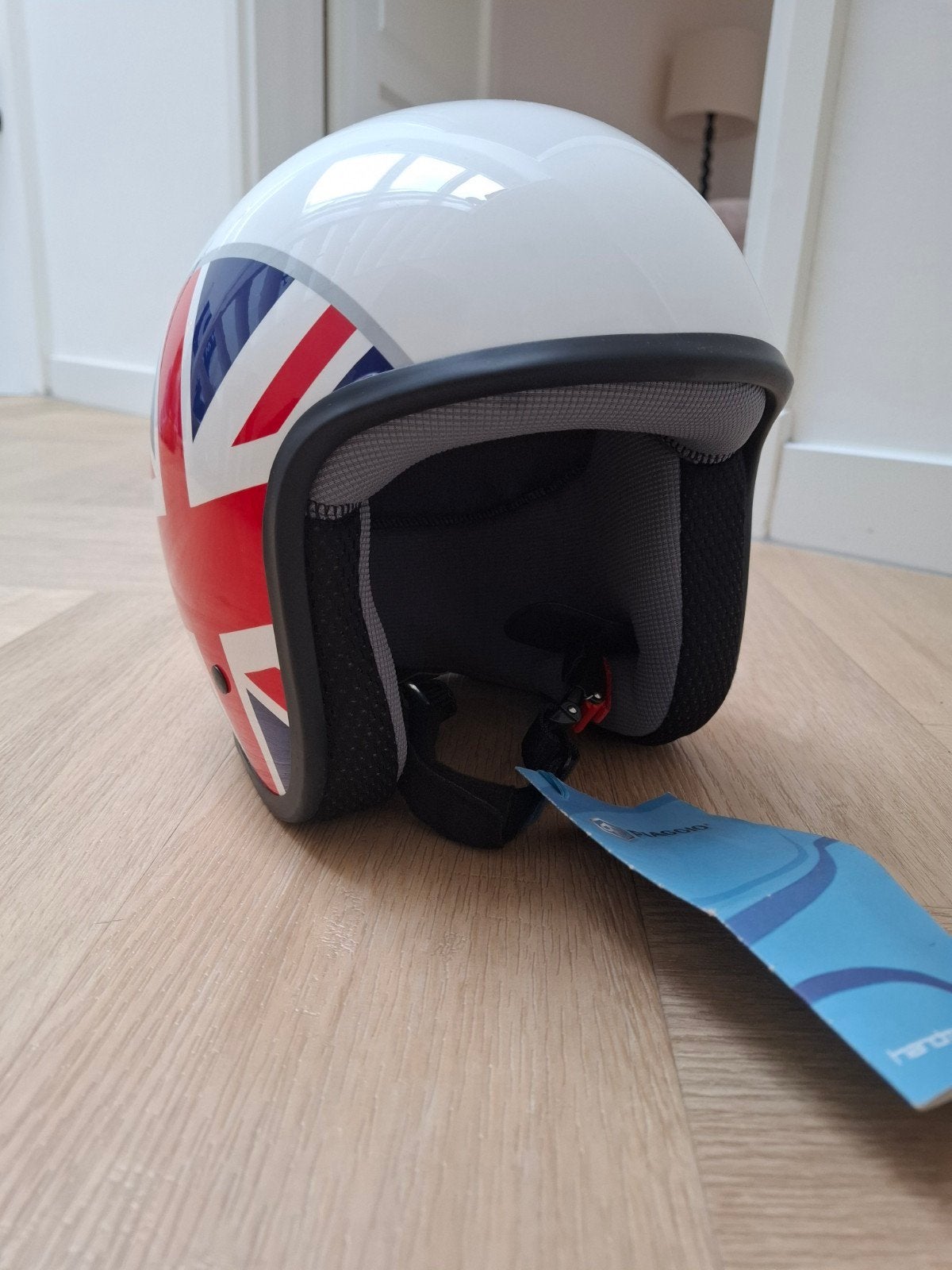 Nieuwe Vespa helm wit met Engelse vlag, mini beschadiging, Fietsen en Brommers, Ophalen of Verzenden, Nieuw, Vespa