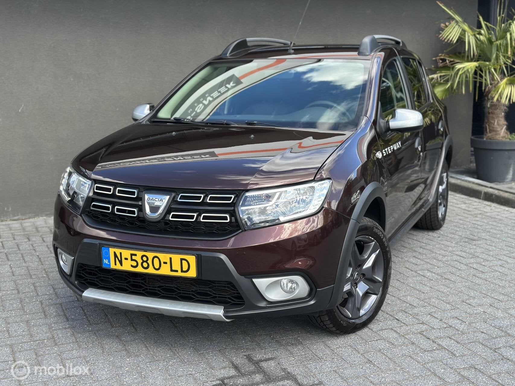 Dacia Sandero 0.9 TCe Stepway | Automaat | Camera | Navi, Auto's, Dacia, 898 cc, Euro 6, Bruin, Bedrijf